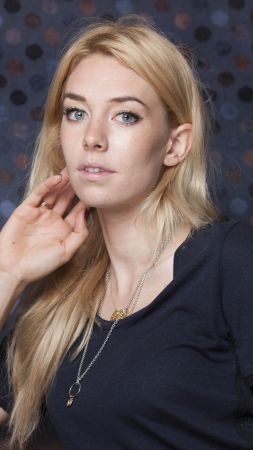 Ванесса Кирби, блондинка (vertical)