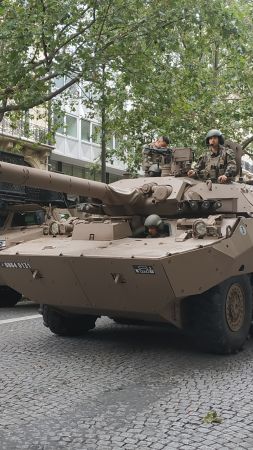 Танк AMX-10 RC в Украине (vertical)