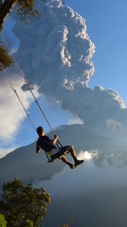 Конец мира, 5k, 4k, вулкан, качели, человек (vertical)
