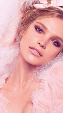 Наталья Водянова, Топ Модель 2015, модель, розовый, ванна (vertical)