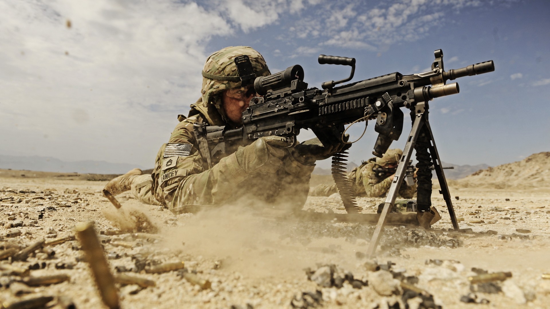 солдат, ручной пулемёт, Армия США, стрельба, soldier, M249 LMG machine gun U.S. Army, firing, dust, sand (horizontal)