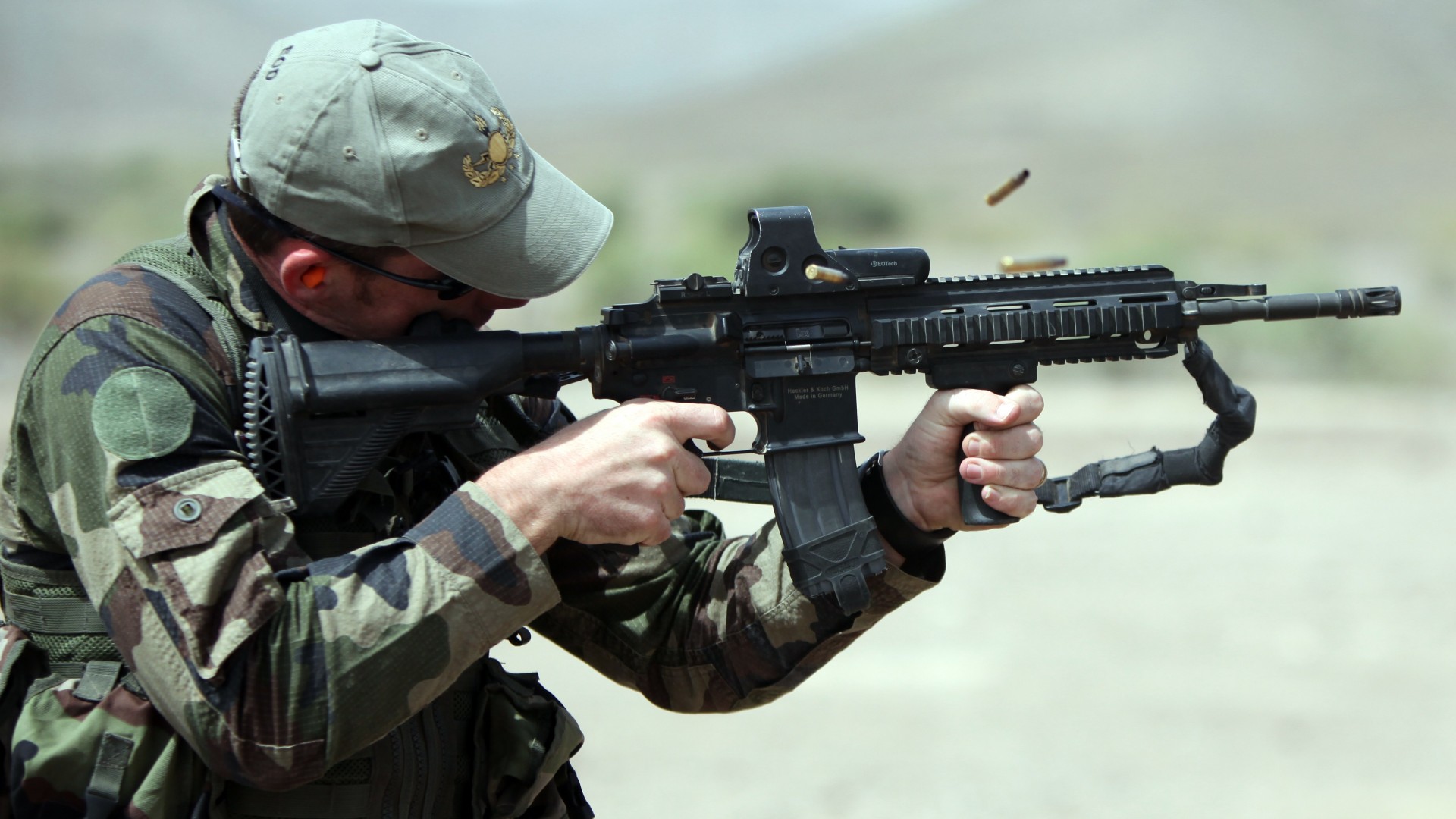 автомат, солдат, стрельба, HK416, soldier, Heckler & Koch, assault rifle, firing, camo, in action (horizontal)