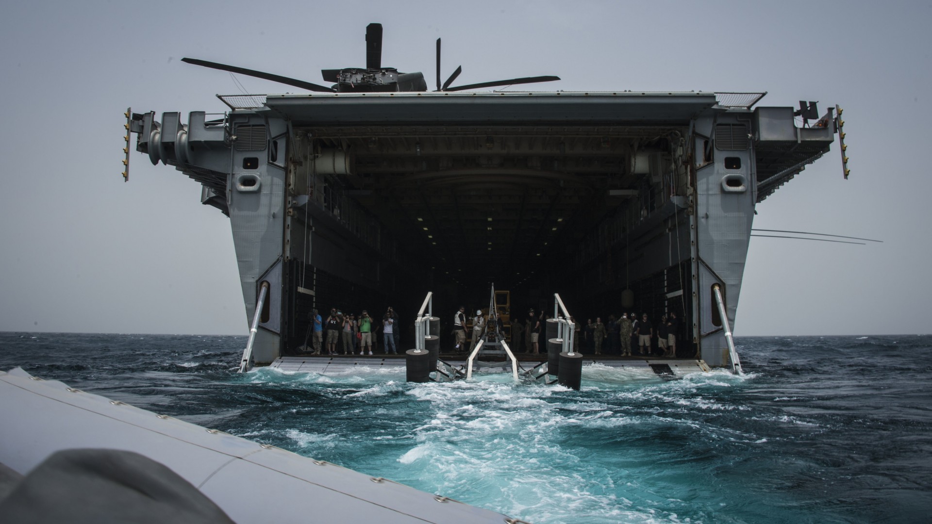 Остин, транспортный док, ВМС США, USS Ponce, USS Ponce, LPD-15, Austin-class, amphibious transport dock, U.S. Navy, rescue mission (horizontal)