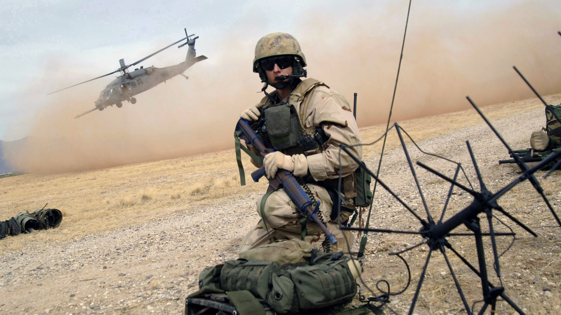 ВВС США, соладт, спасательная операция, U.S. Air Force, soldier, assault rifle, rescue mission, helicopter landing (horizontal)