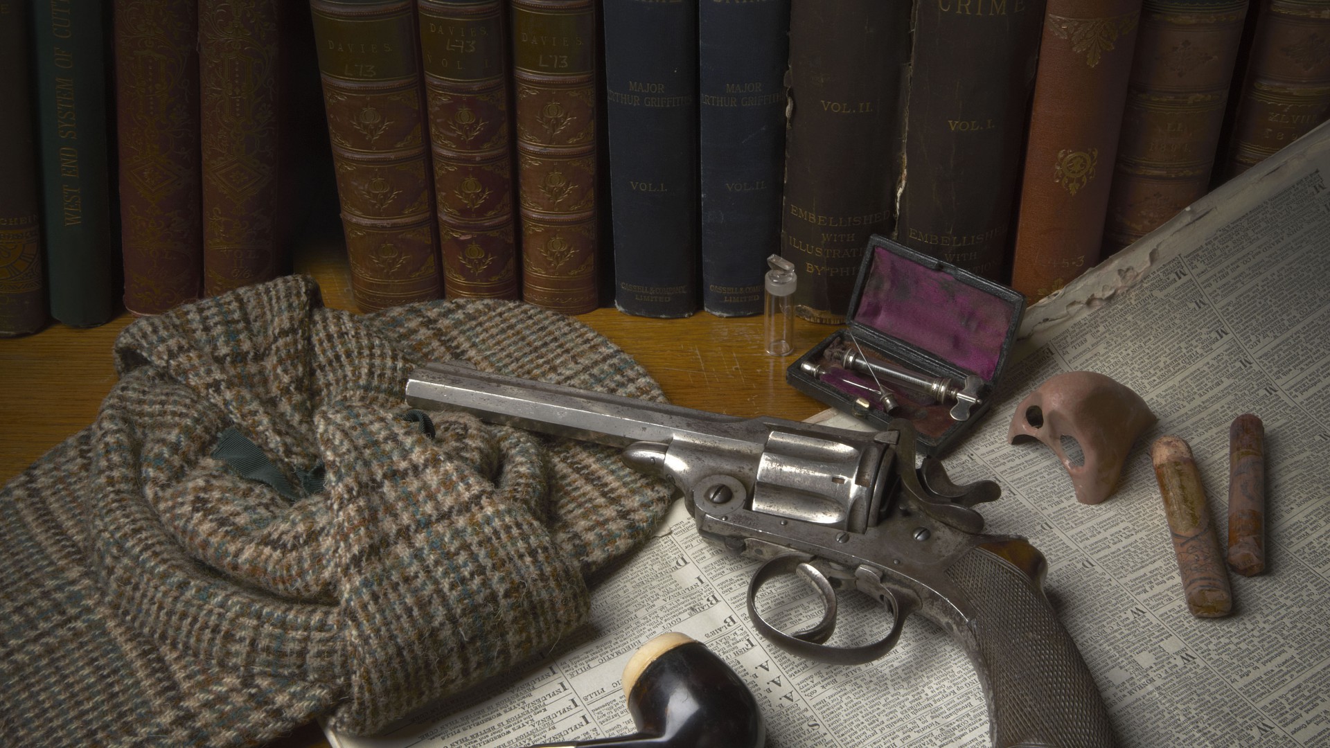 револьвер, античный револьвер, патроны, antique revolver, classic pistol, books, bullets, gunpowder (horizontal)