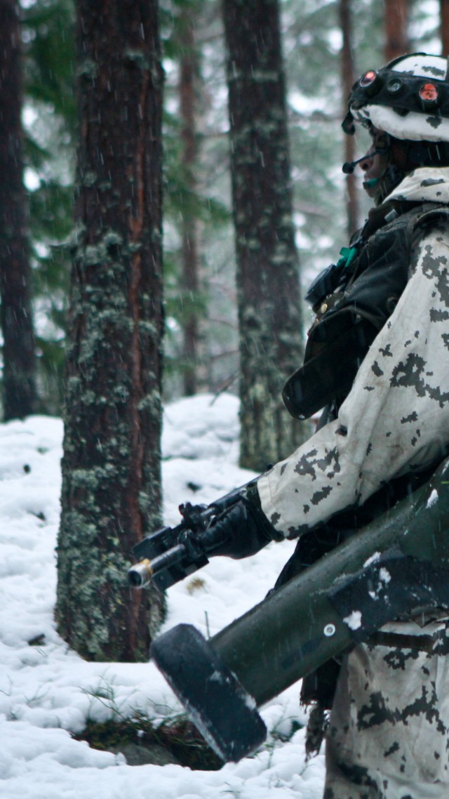 солдат, зима, ракетница, снег, army, soldier, Finnish Defence Forces, rocket launcher, winter, snow, camo (vertical)