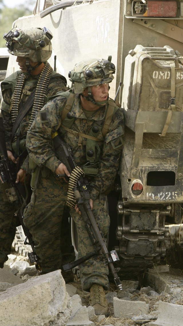 Армия США, солдат, полигон, учения, U.S. Marine, soldier, training, rifle, vehicle, M113, LMG, U.S. Army (vertical)