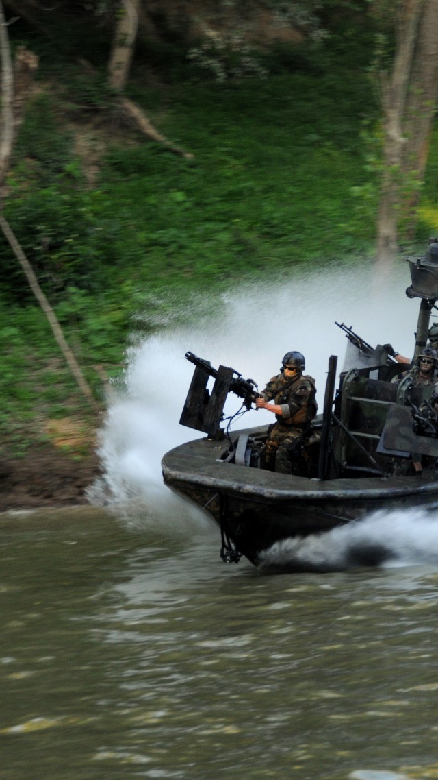 боевой катер, река, воинская часть специального назначения, SBT-22, special forces, special boat team, Riverine, SOC-R, battle boat, river (vertical)