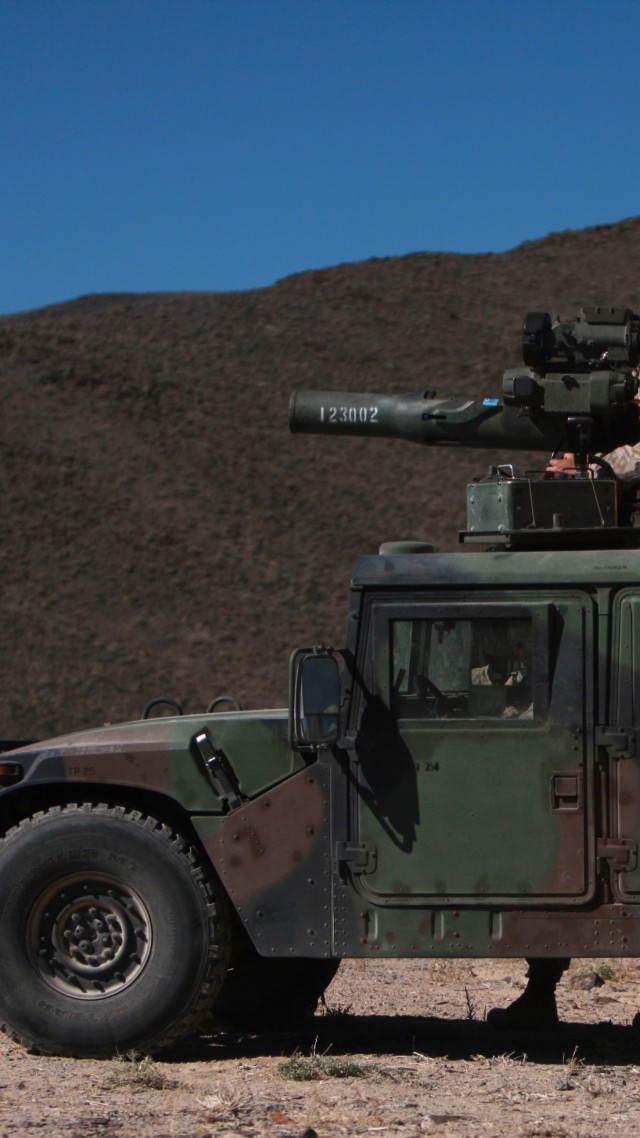 Хаммер, вездеход, ракета, солдат, Humvee, HMMWV, SUV, rocket launch, soldier, U.S. Army (vertical)