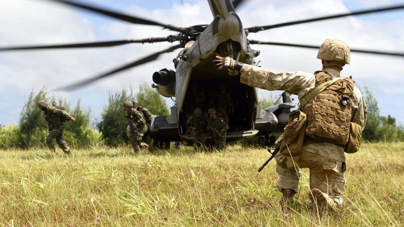 солдат, высадка, десант, вертолет (horizontal)