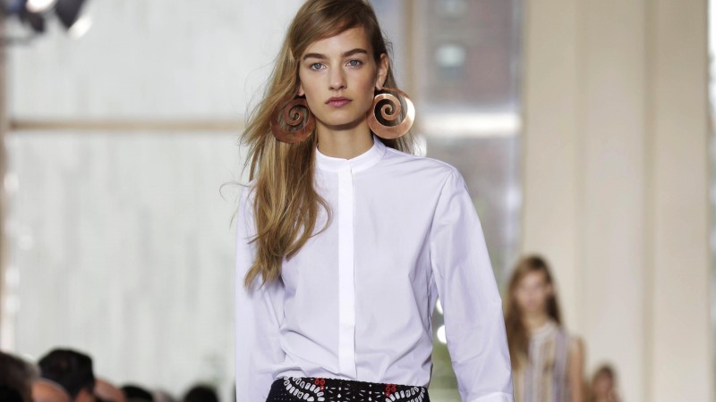 Сабина Лобова, модель, весна, показ мод, белая рубашка (horizontal)