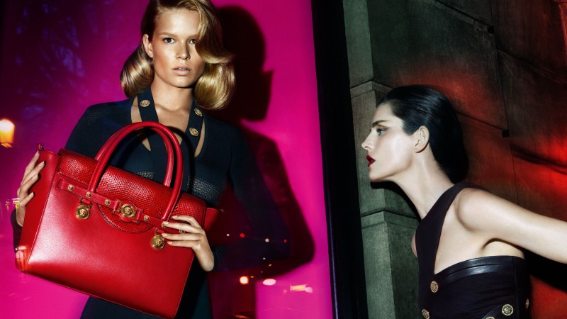 Стелла Теннант, Анна Эверс, Топ модель 2015, модель, блондинка, брюнетка, сумка, красный (horizontal)