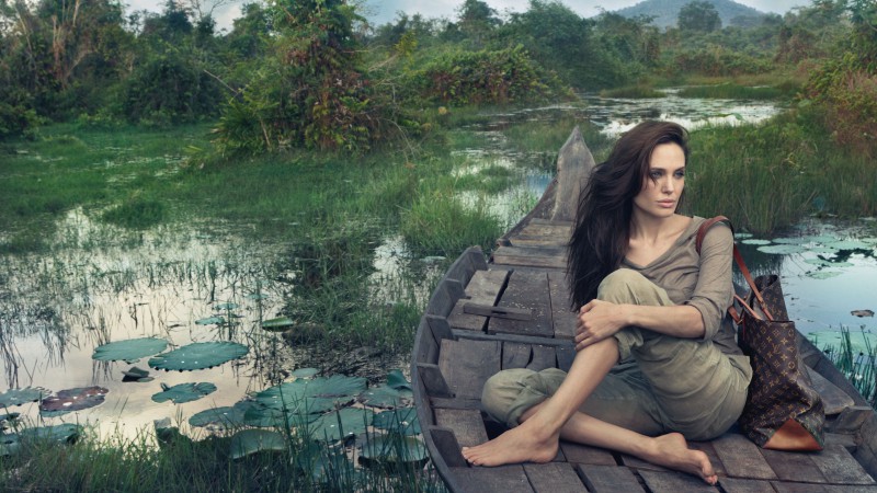 Анджелина Джоли, Самые популярные знаменитости 2015, актриса, брюнетка (horizontal)