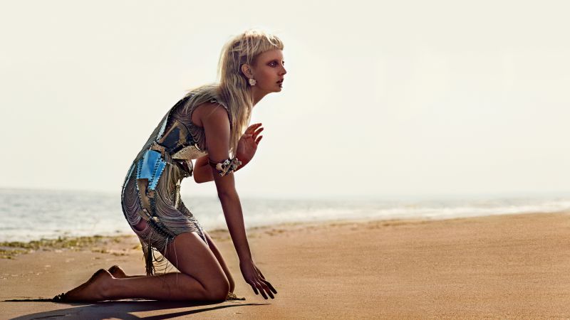 Коди Янг, Топ модель, блондинка, пляж (horizontal)
