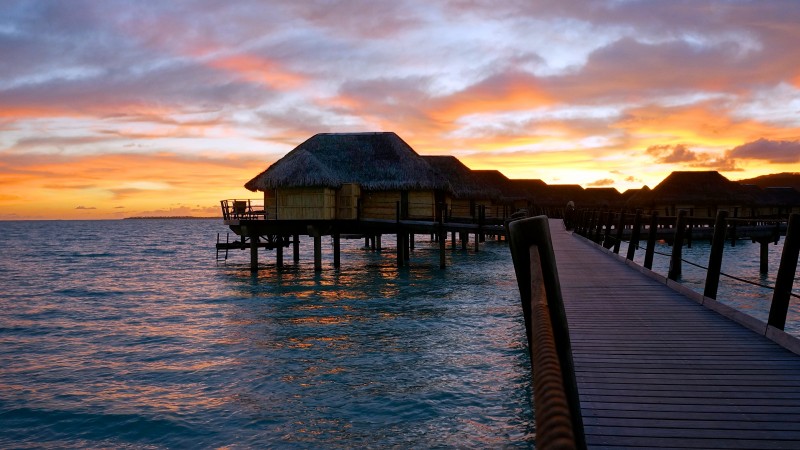 Французская Полинезия, 4k, HD, закат, небо, облака, отпуск, отдых, путешествия, бронирование, океан, мост, бунгало (horizontal)