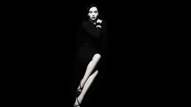 Эмилия Кларк, Самые популярные знаменитости, актриса, маленькое черное платье (horizontal)