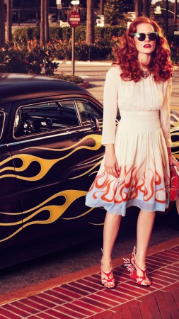Джессика Честейн, красные волосы, платье, красные губы, машина (vertical)