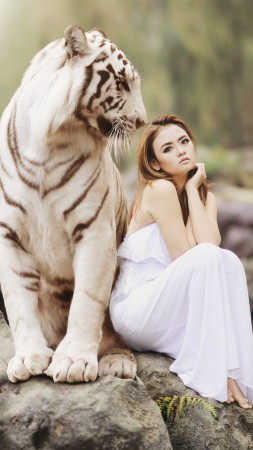 Девушка, Белый Тигр, блондинка (vertical)