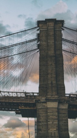 Бруклинский мост, Нью-Йорк, Дамбо в Бруклине, облака, закат (vertical)