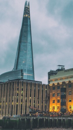Темза, Лондон, Пикфордс Уорф, небоскреб осколок, небо (vertical)