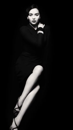 Эмилия Кларк, Самые популярные знаменитости, актриса, маленькое черное платье (vertical)