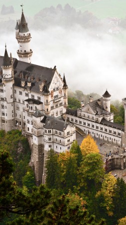 Замок Нойшванштайн, Бавария, Германия, туризм, путешествия (vertical)