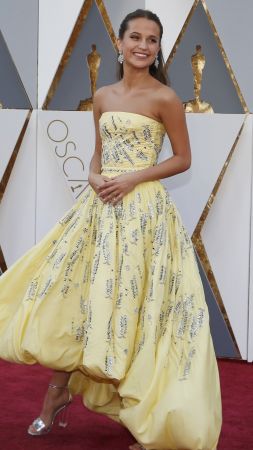 Алисия Викандер, Оскар 2016, красная дорожка, Самые популярные знаменитости, актриса (vertical)