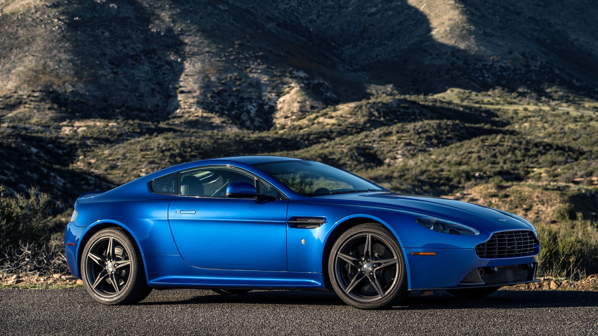 Астон мартин В8, ГТС, гоночные автомобили, синий, Aston Martin V8 Vantage GTS, racing cars, blue (horizontal)