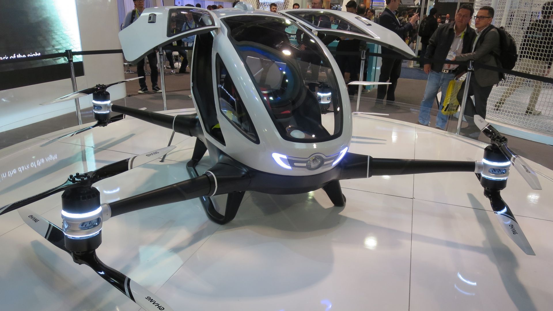 Ehang 184, воздушное средство, лучшие дроны, обзор, Ehang 184, aerial vehicle, best drones, review (horizontal)