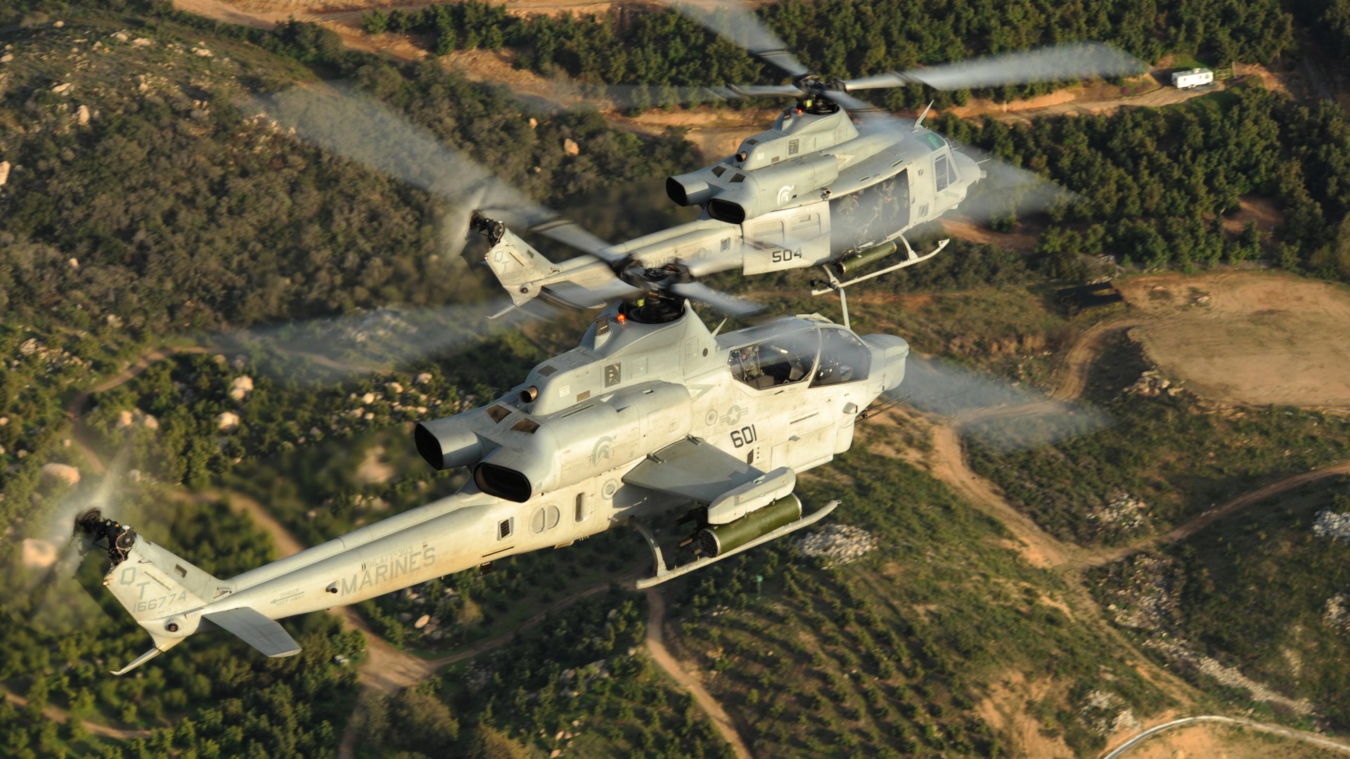 Вайпер, ударный вертолёт, Армия США, Viper, AH-1Z, Bell, attack helicopter, U. S. Marine, Zulu Cobra, flight, field, sky (horizontal)