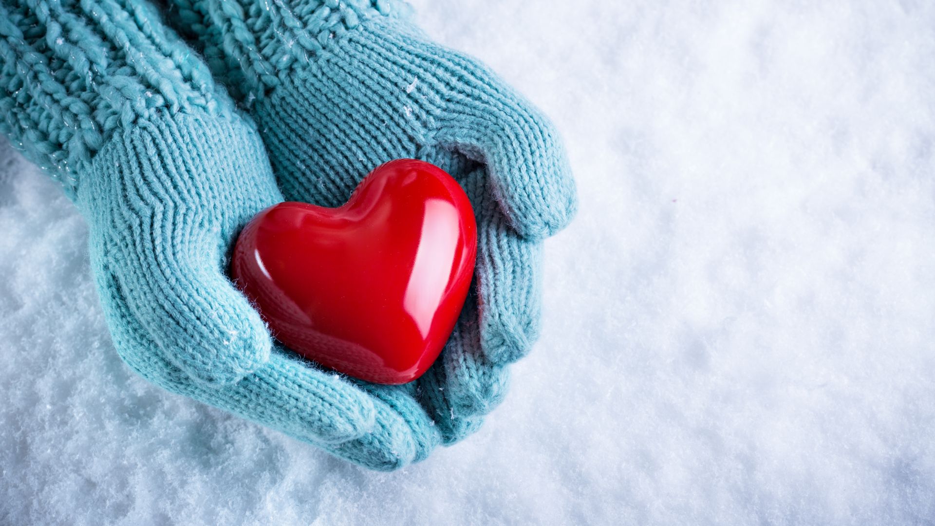 фото любовь, сердце, love image, hand, snow, heart, 4k (horizontal)