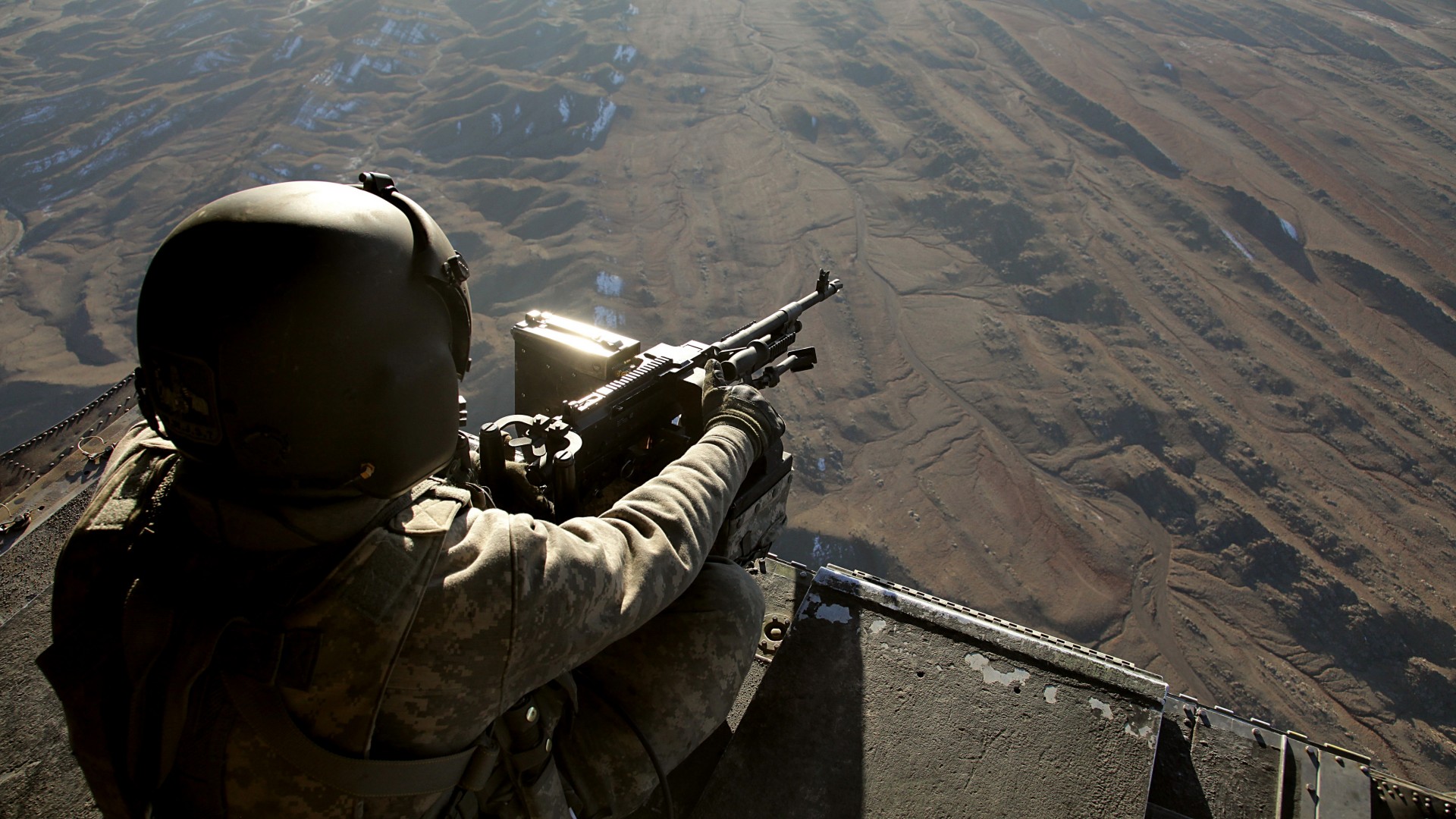 Чинук, военно-транспортный вертолёт, Армия США, CH-47, Chinook, U.S. Army, soldier, machine gun, gunner (horizontal)