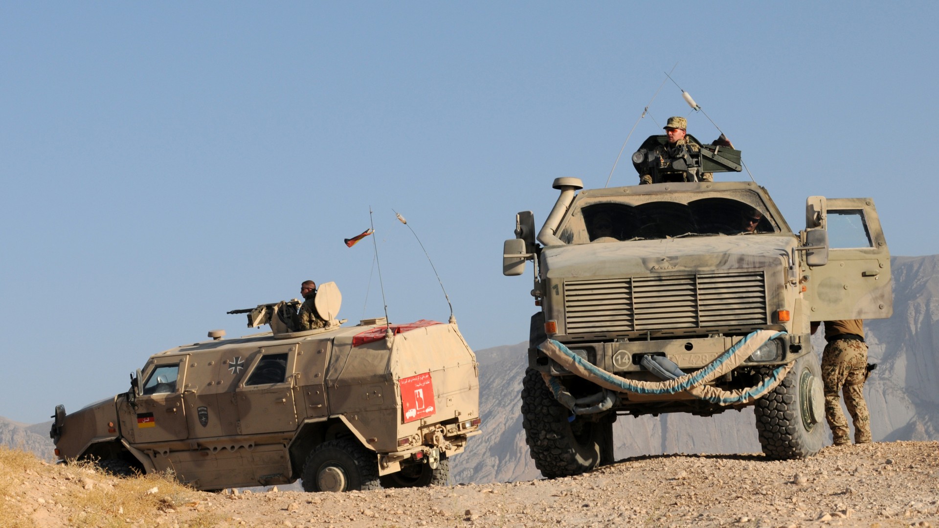 бронеавтомобиль, броневик, солдат, Афганистан, ATF Dingo, KMW, infantry mobility vehicle, MPPV PC, soldier, Afghanistan, Bundeswehr (horizontal)