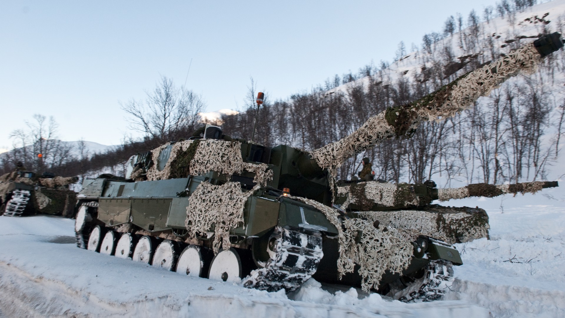 Леопард 2, танк, ОБТ, камуфляж, лес, Leopard 2, 2a6m, 2A5, MBT, tank, Norway, forest, camo, winter (horizontal)
