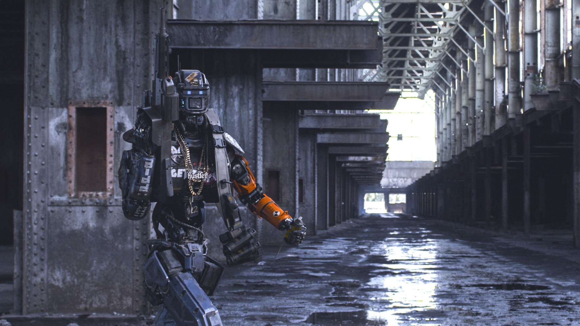 Робот по имени Чаппи, кино, фильм, робот, Chappie, Best Movies of 2015, Die Antwoord, robot, gun (horizontal)