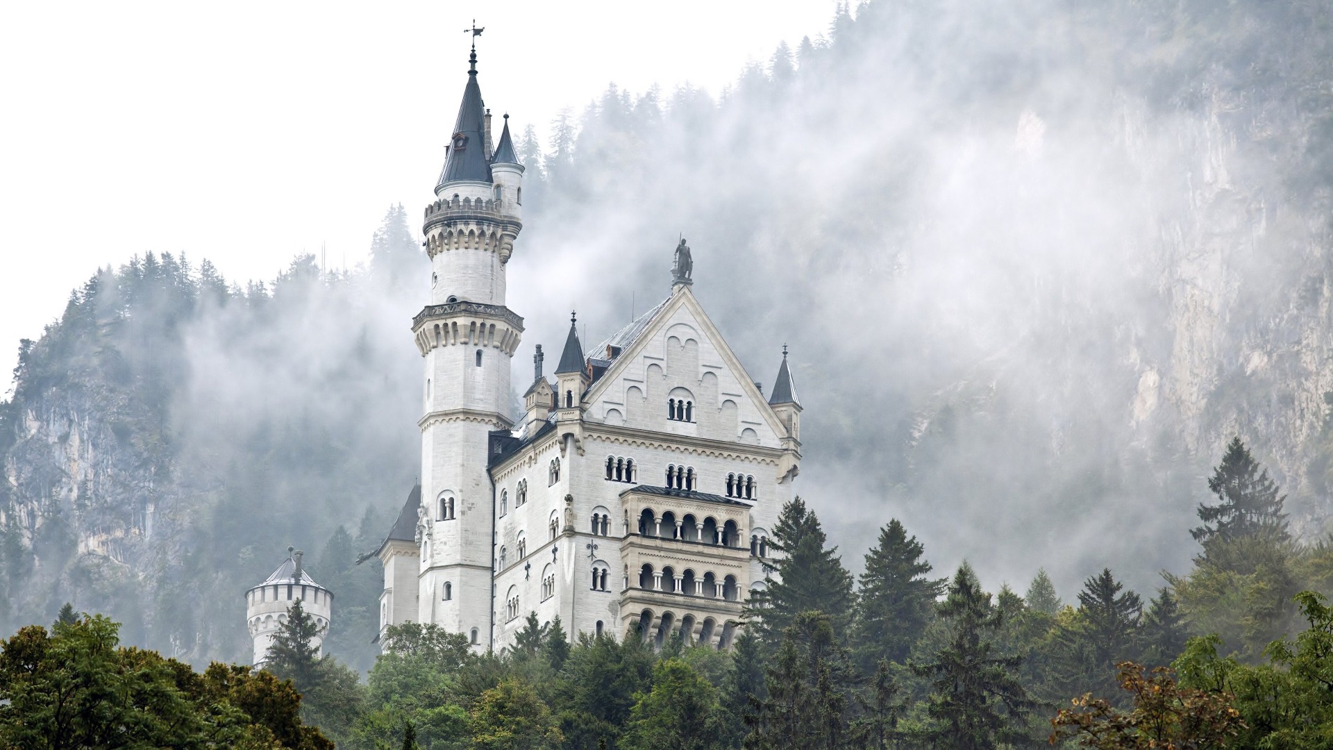 Нойшванштайн, замок, германия, лес, деревья, дым, Neuschwanstein castle, Germany, forest, trees, smoke (horizontal)