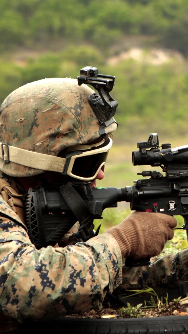 солдат, стрельба, автомат, HK416, soldier, Heckler & Koch, assault rifle, firing, camo, in action (vertical)