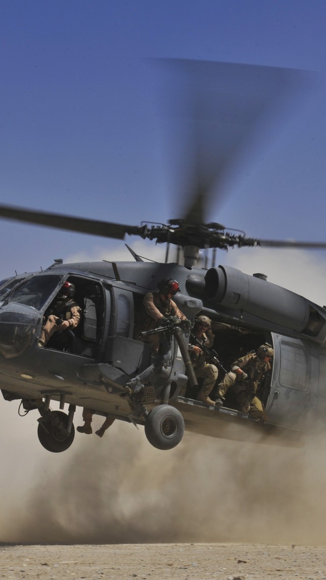 Сикорский, многоцелевой вертолёт, Армия США, MH-60G, Sikorsky, HH-60G, Pave Hawk, combat search, rescue helicopter, MEDEVAC, USA Army, landing, dust (vertical)