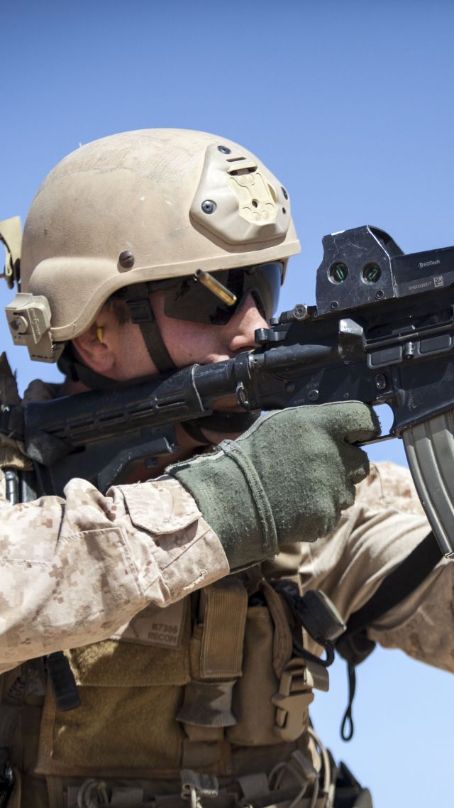 Армия США, AR-15, M-16, red sight, U.S. Army, Marine Corps (vertical)