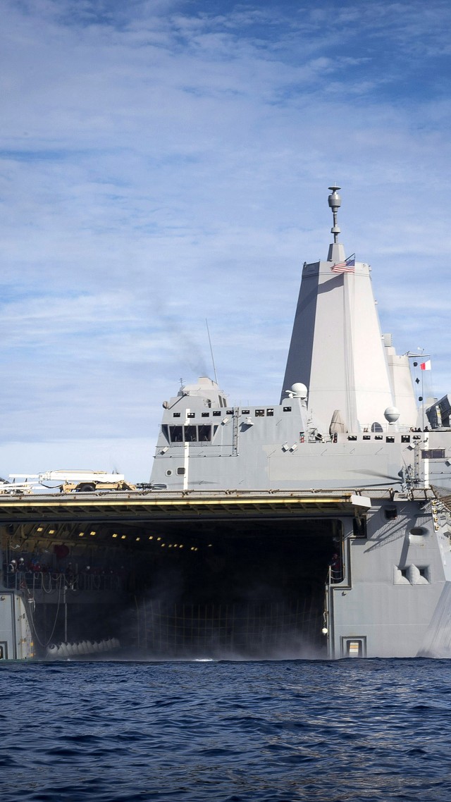 военно-транспортное судно, Анкоридж, вертолет, USS Anchorage, transport dock, amphibious, LPD-23, San Antonio-class, helicopter, U.S. Navy (vertical)