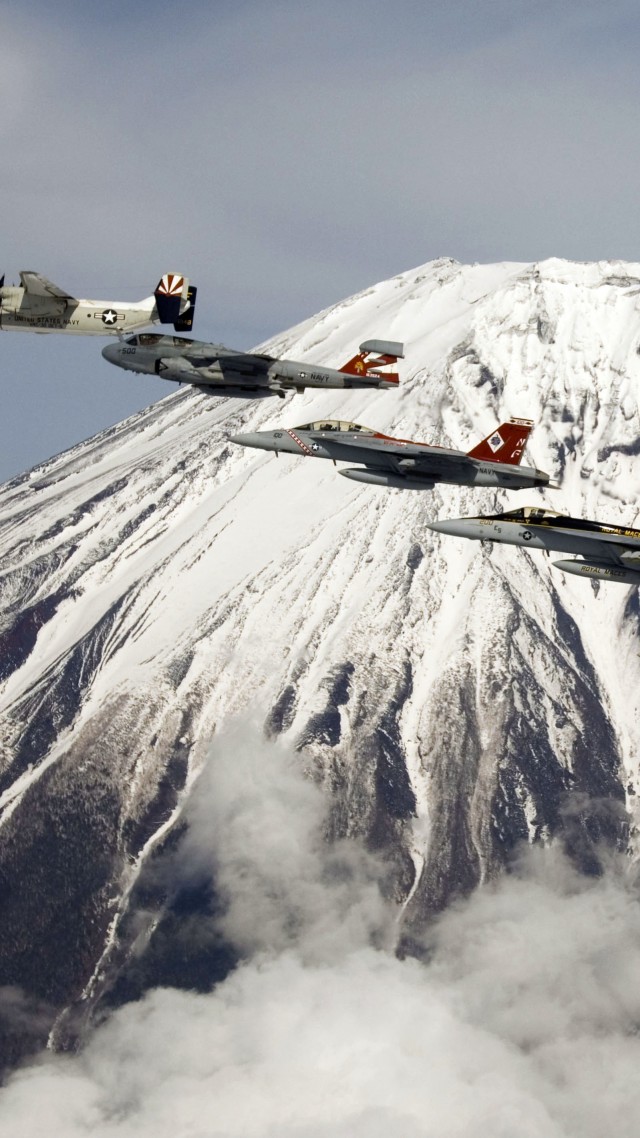 ВВС США, показные выступления, горы, Фудзи, U.S. Navy, aircraft, carrier, jet, fighter, mountain, Fuji, Japan (vertical)
