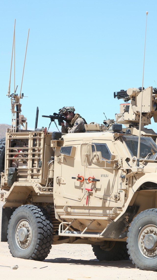 бронеавтомобиль, БРДМ, США, M-ATV, Oshkosh, MRAP, TerraMax, SXF, infantry mobility vehicle, desert (vertical)
