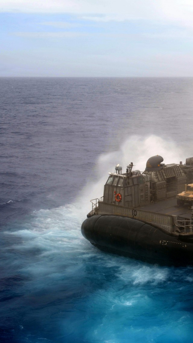 судно на воздушной подушке, ВМС США, hovercraft, LCAC, Assault Craft Unit, U.S. Navy, LCAC 1, sea, training (vertical)