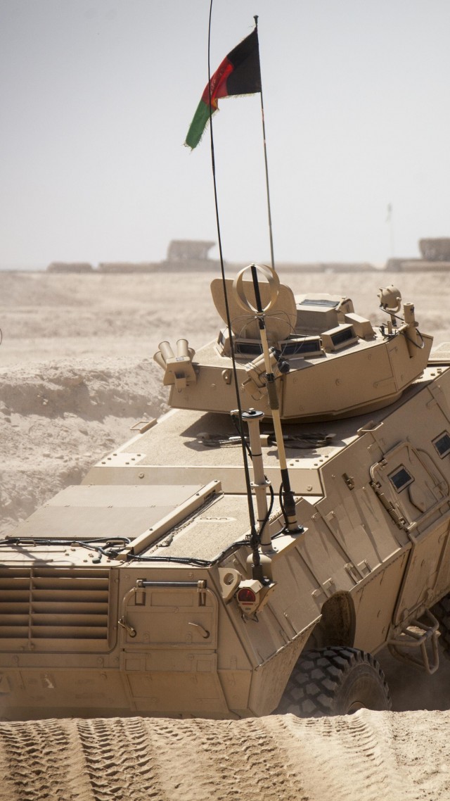 бронеавтомобиль, броневик, MSFV, Mobile Strike Force Vehicle, M1117, ASV, U.S. Army, desert (vertical)