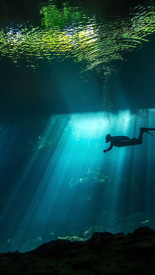 дайвер, Diver, Sunbeam, Underwater, 4K (vertical)