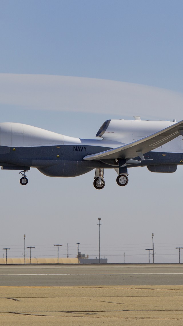 MQ-4C Triton, MQ-4C, дрон, беспилотник, армия США, MQ-4C Triton, MQ-4C, drone, Surveillance UAV, USA Army, landing (vertical)