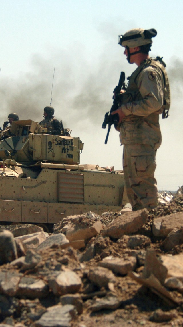М3А2 Бредли, Боевая машина, Армия США, Ирак, M3A2 Bradley, fighting vehicle, Iraq, U.S. Army (vertical)